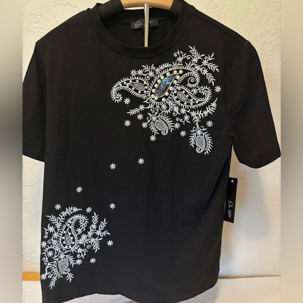 NWT On 12th Black Embroidered Paisley Pearl Sequin Top Short Sleeve‎ S